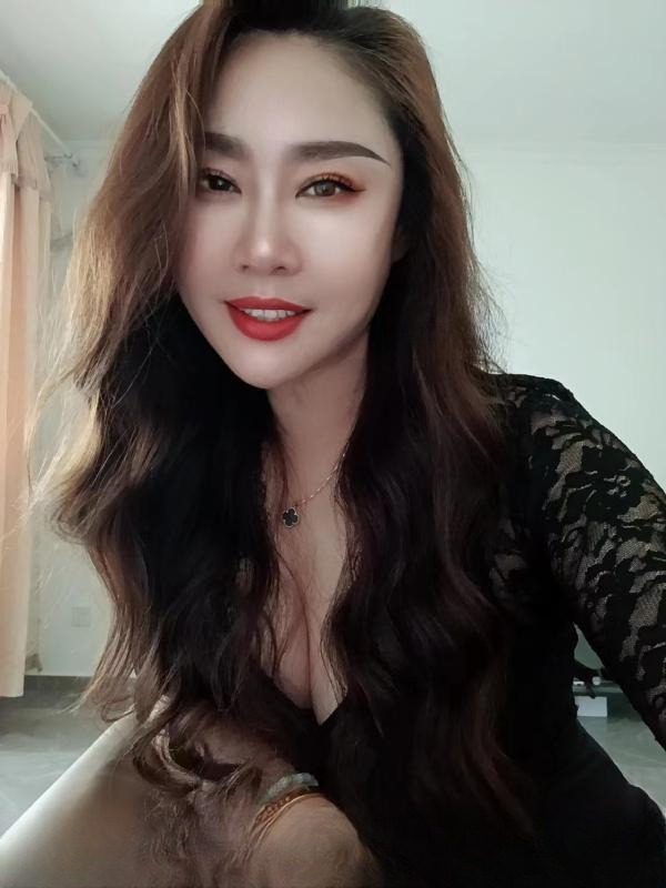 西青美女 图 2