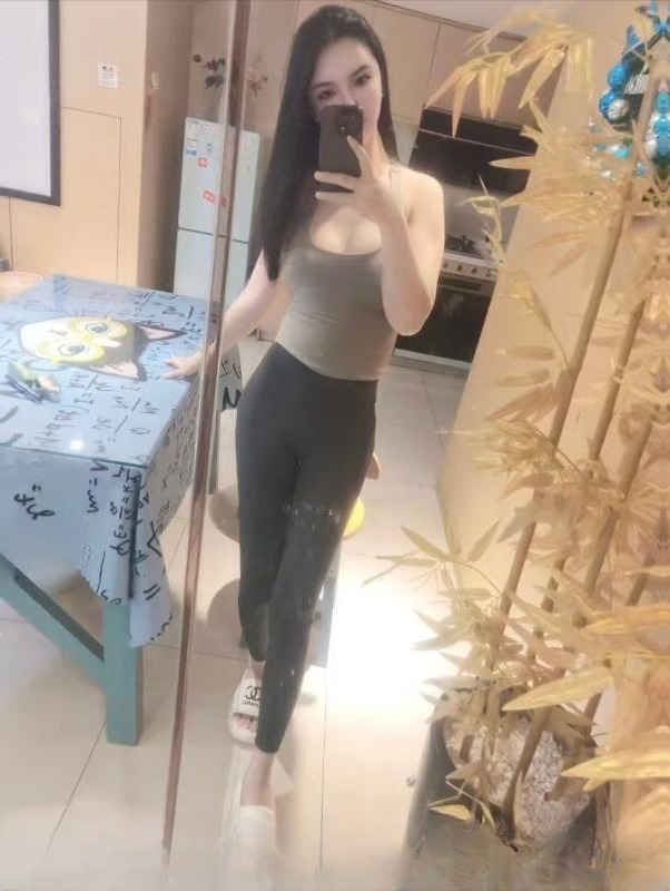 大胸长腿御姐 图 4