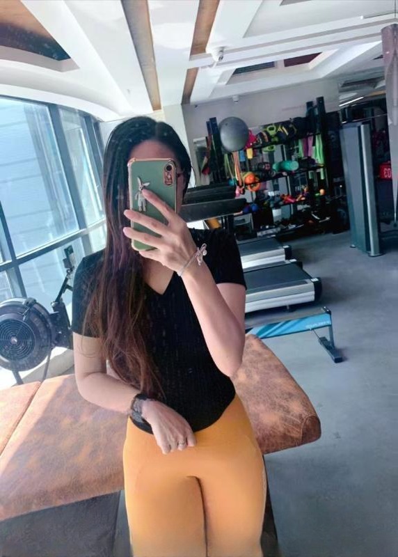 越秀性感大奶小柔 图 3