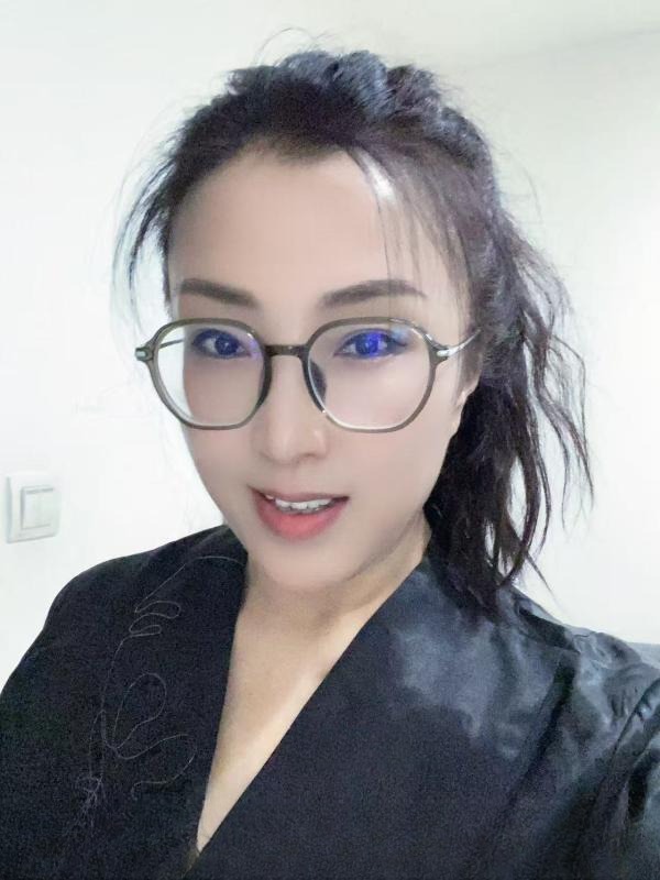 青山湖黑丝大波妹 图 2