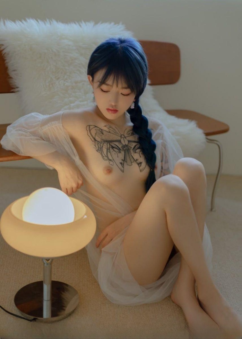 纹身妹可吞可内 图 2