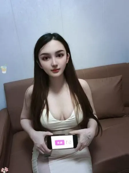 肤白颜值依娜