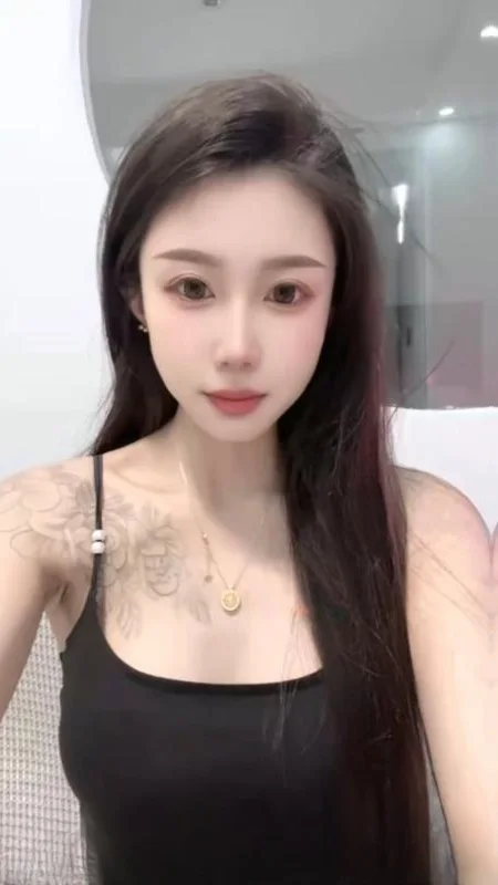 黑丝长腿俏佳人