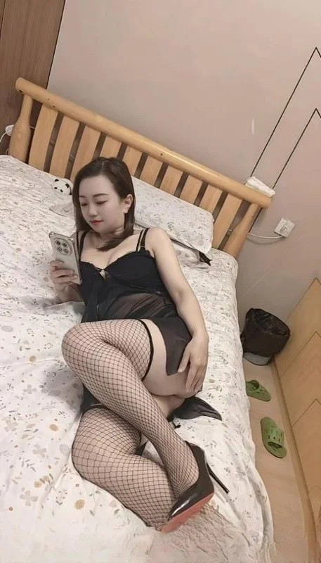 浦东能吸会夹黑丝小妹 图 2