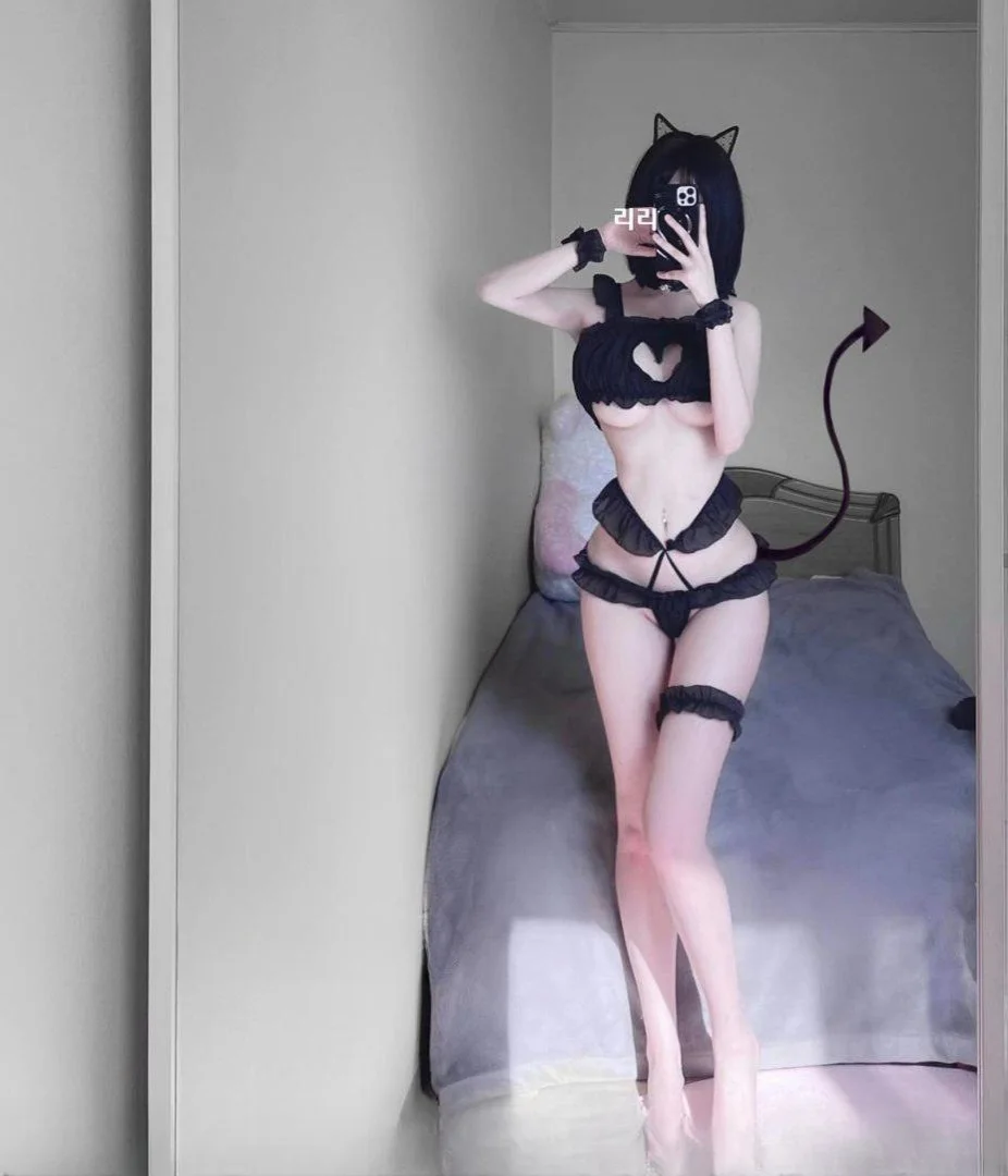 极品苗条黑色小猫