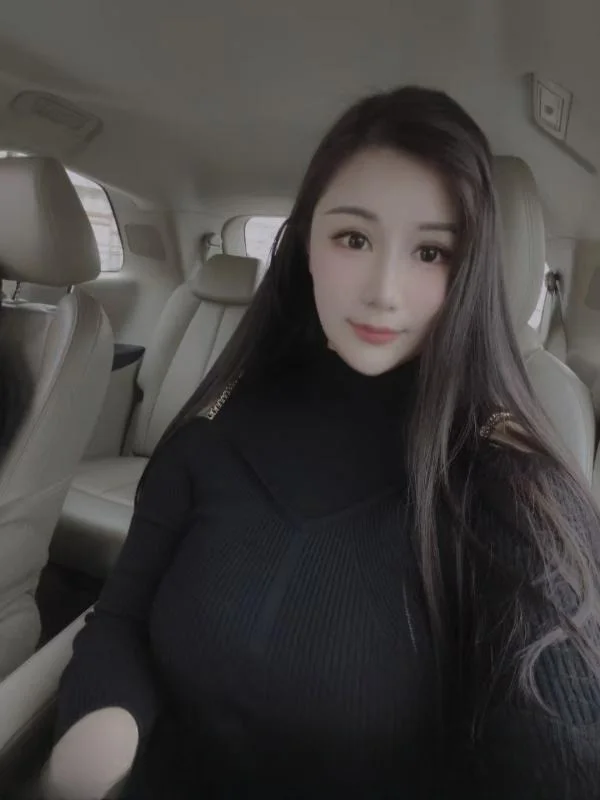 大胸翘臀妹子