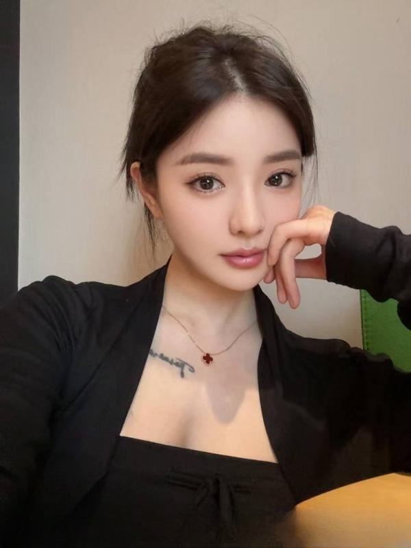 黑丝情趣美女御姐