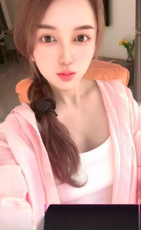 肤白颜值依娜 图 2