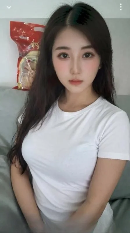朝阳性感丰满大奶妹 图 2