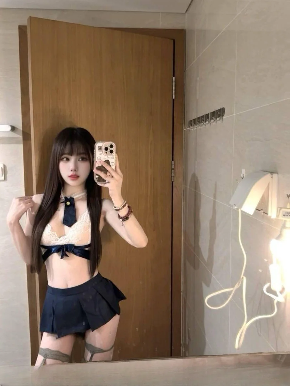 颜值大胸长腿御姐 图 2