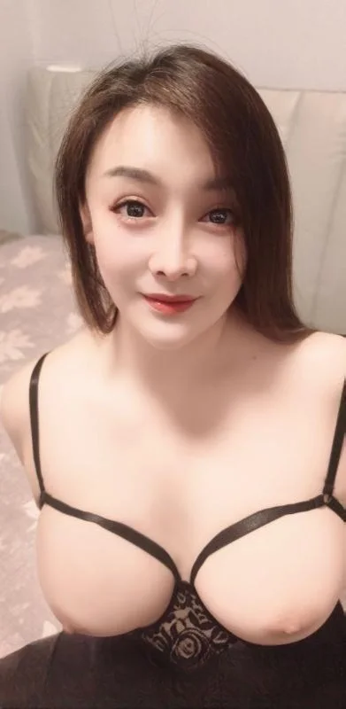大奶骚母狗 图 2