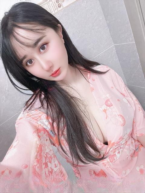 制服波霸大白