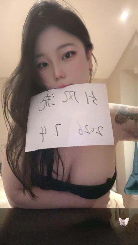 大胸闷骚喷水微胖妹妹