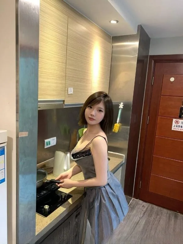 身材苗条风骚妹子 图 3