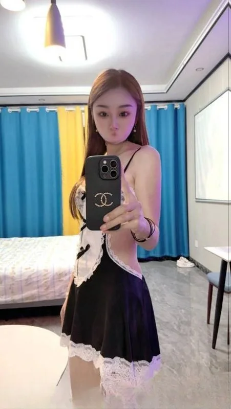 小月亮御姐一线天 图 4