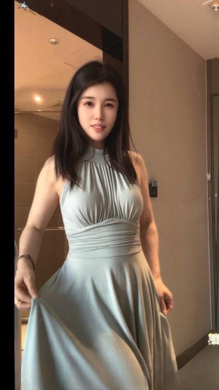 钟楼长腿颜值小姐姐
