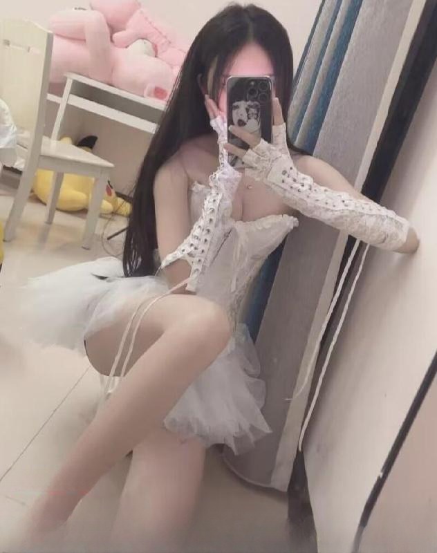 白嫩服务系素素 图 4