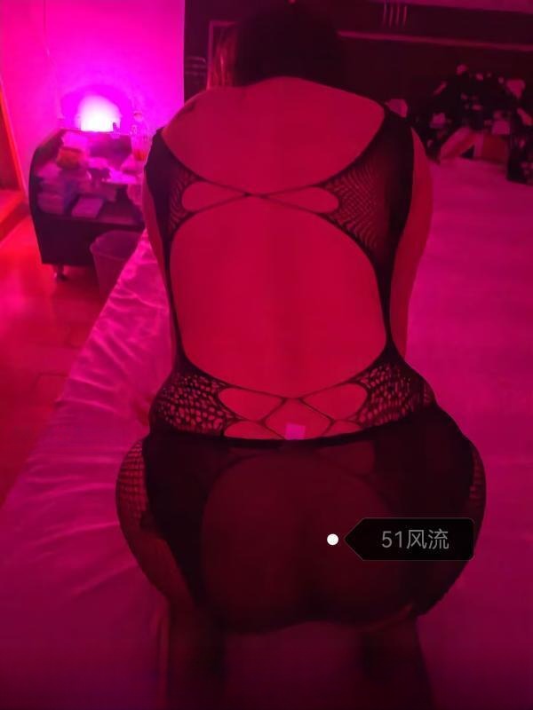 二刷风骚翘臀少妇 图 3