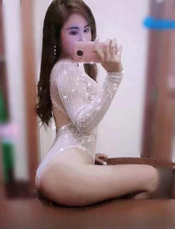 AV水床翘臀老师 图 3