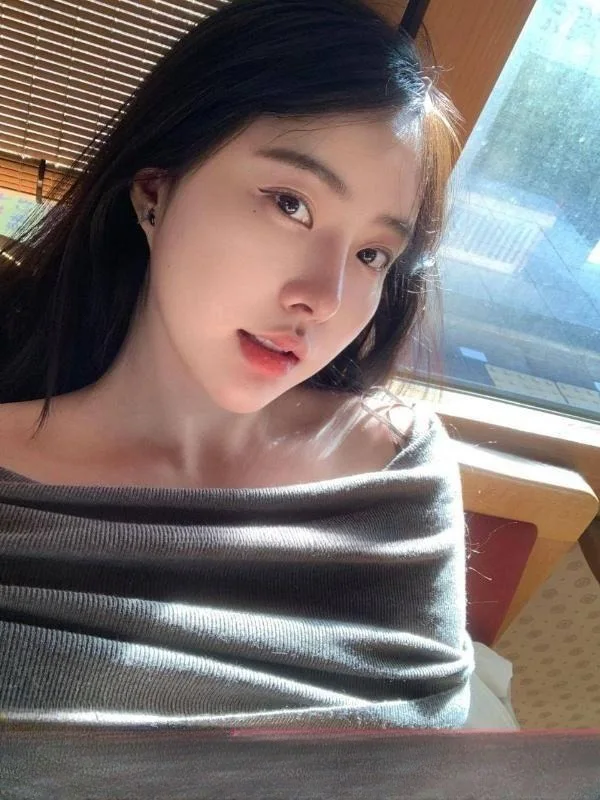 新人下海反差御姐 图 3