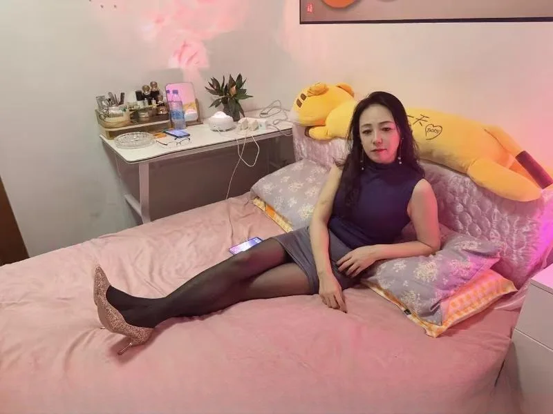 苗条骚熟女 图 2