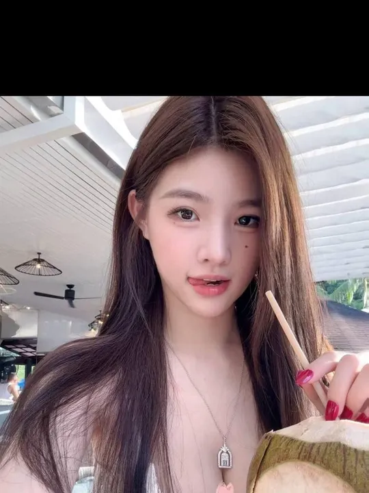 精品饱满妹妹扒着入