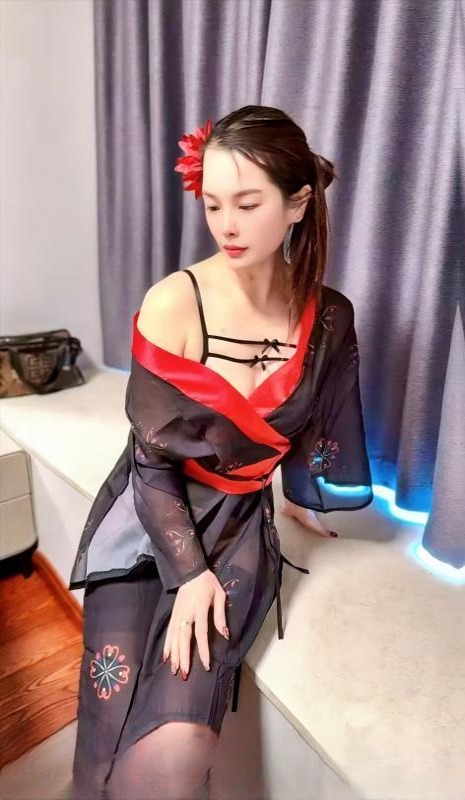 四季青黑丝肥臀少妇 图 3