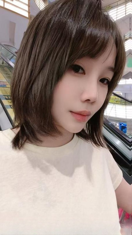 短发美乳御姐