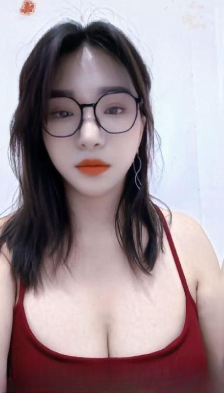 上城眼镜少妇小画 图 4