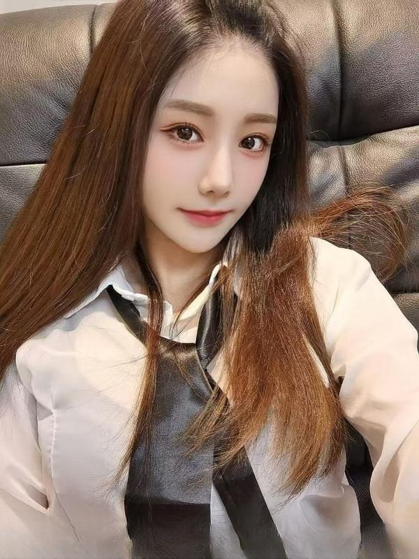 肤白大胸颜值女友绾绾