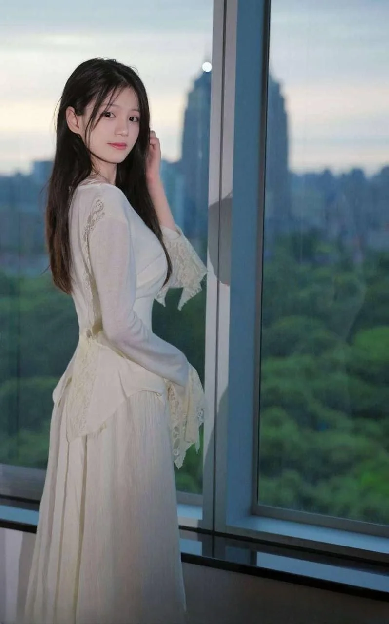 翘奶静静