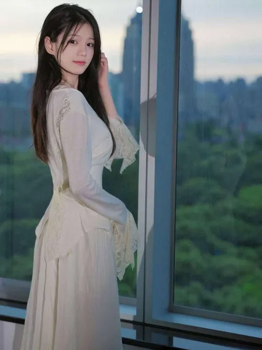 翘奶静静