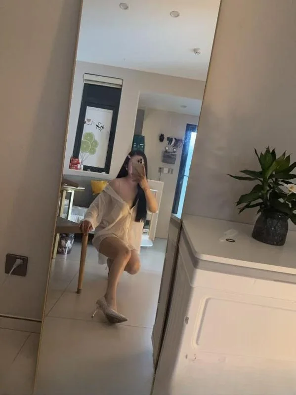 白皮御姐身材好 图 2