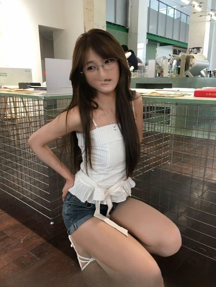 戴眼镜欲女超多姿势 图 2