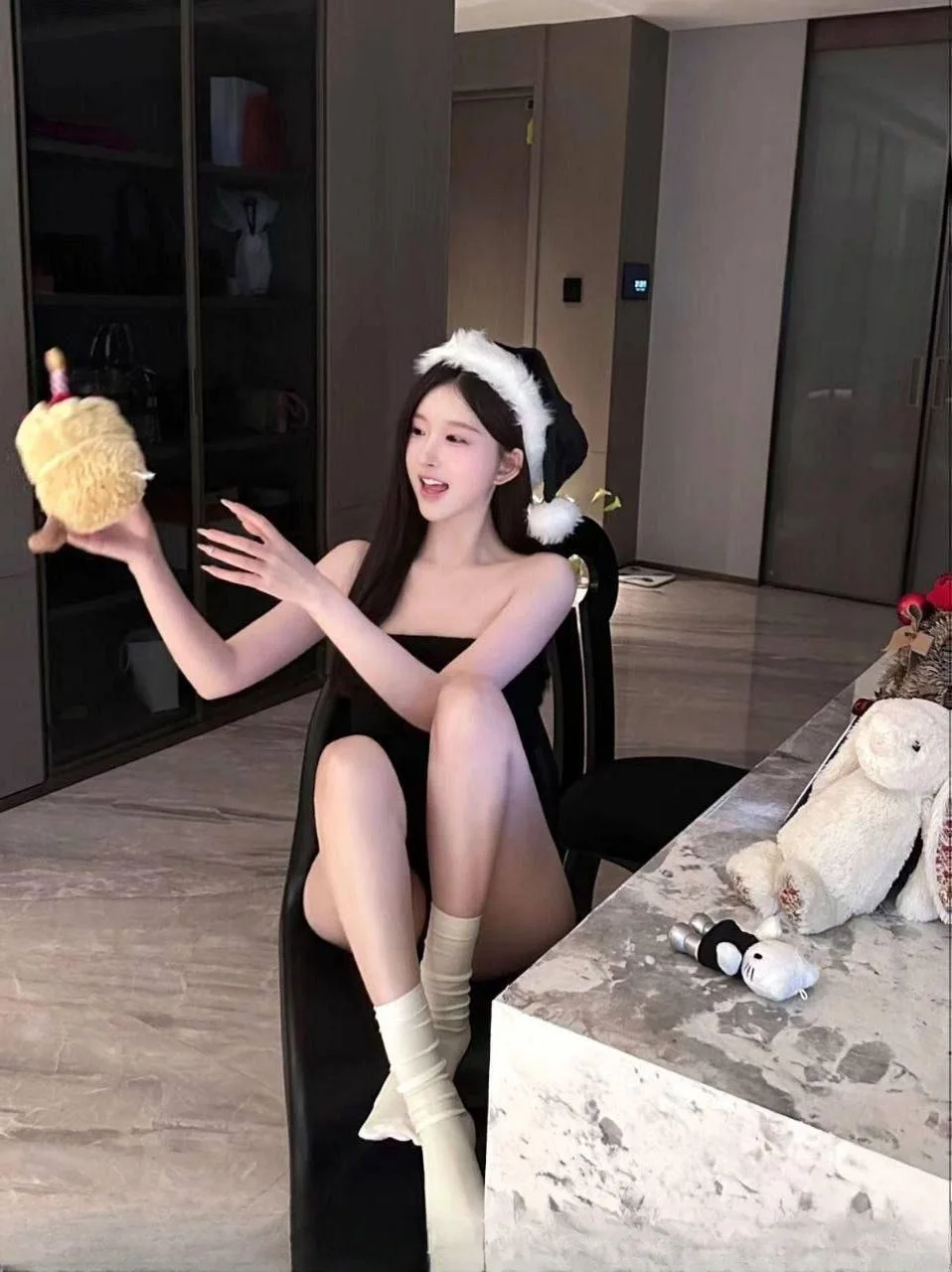 嫩肉妹伊伊 图 2