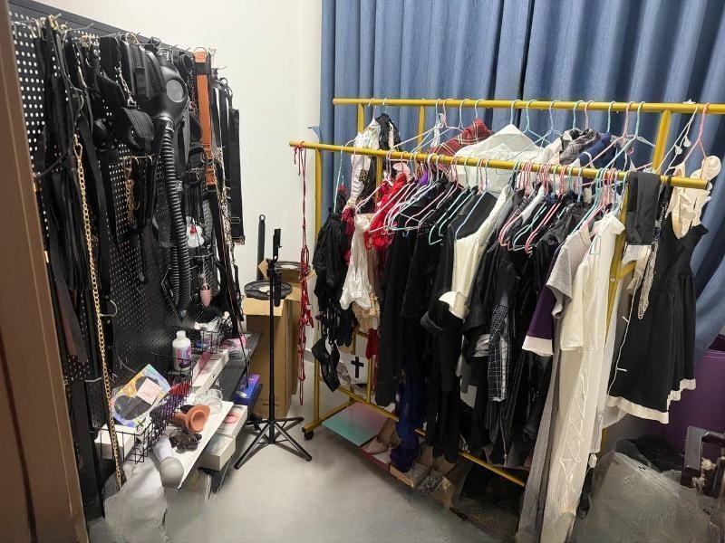 东站制服诱惑 图 3