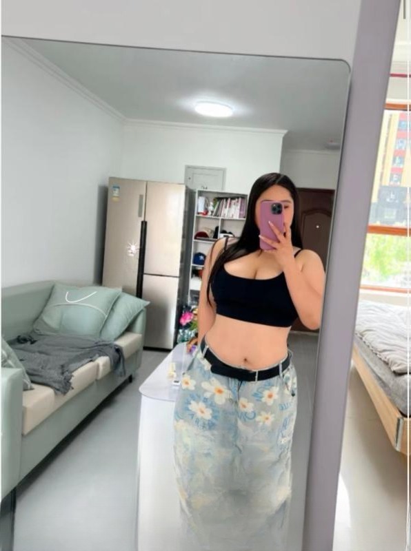 身材丰腴的夏老师 图 2