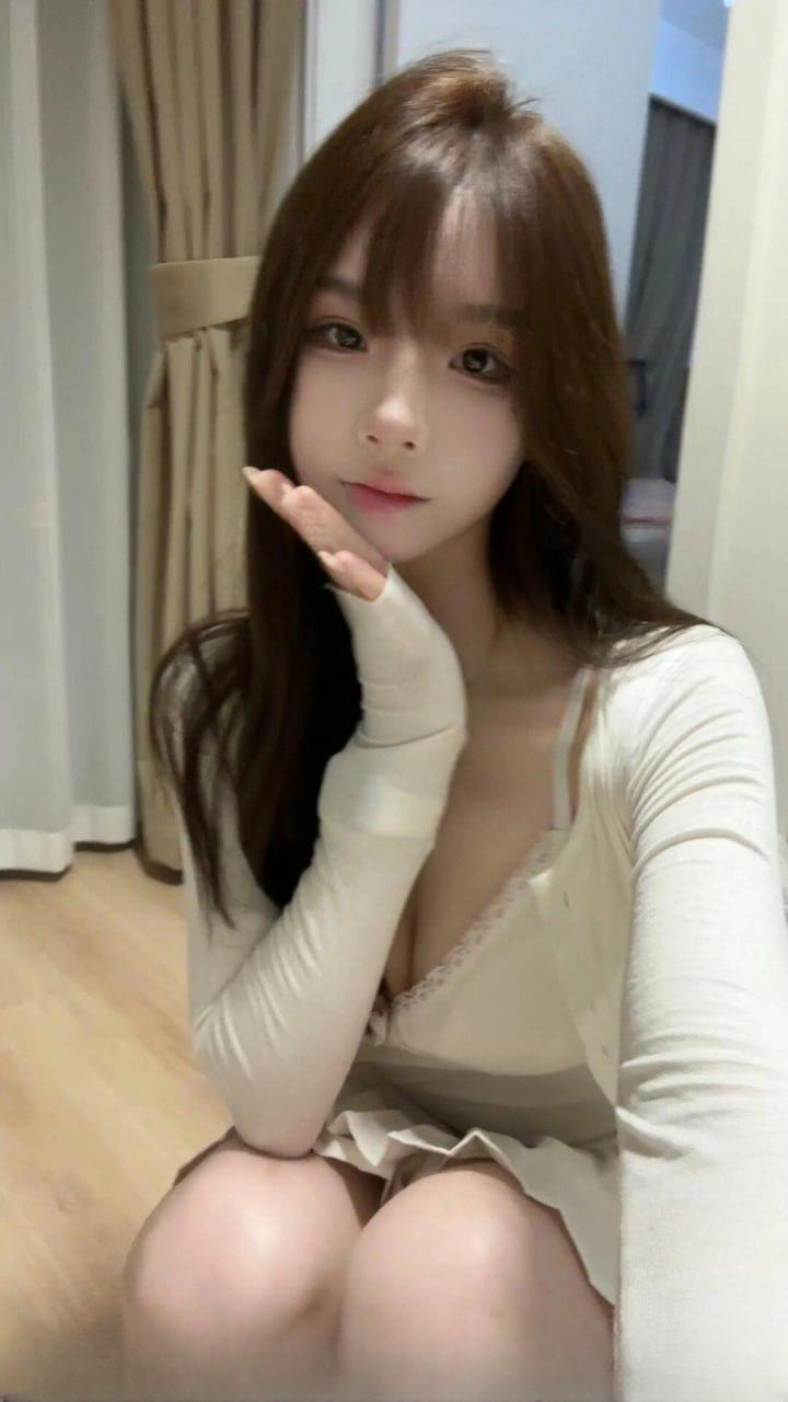 黑丝气质极品美女 图 2