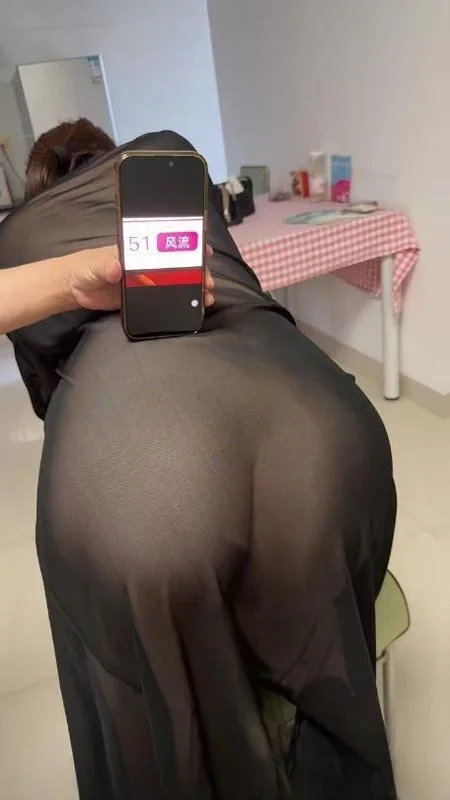 长腿翘臀少妇