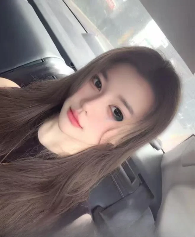 E杯依依可舌吻