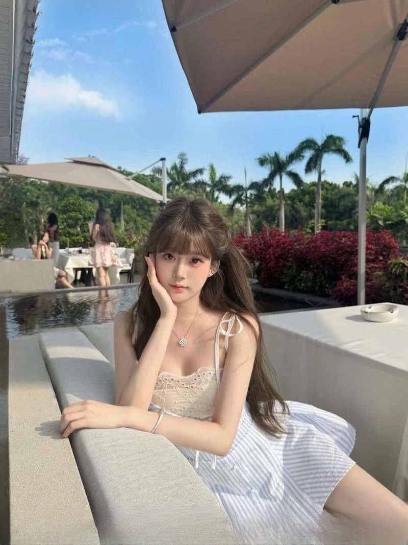 后入大胸美少女 图 2