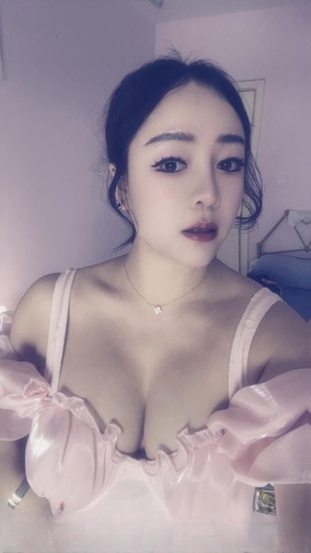 大胸肥臀少妇 图 2