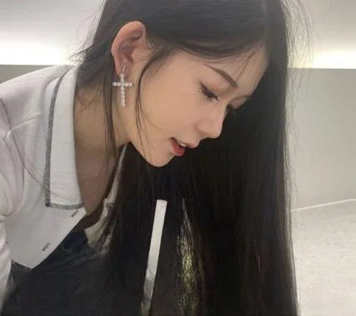 能舌吻兼职小妹