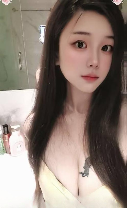 舌吻大胸露露