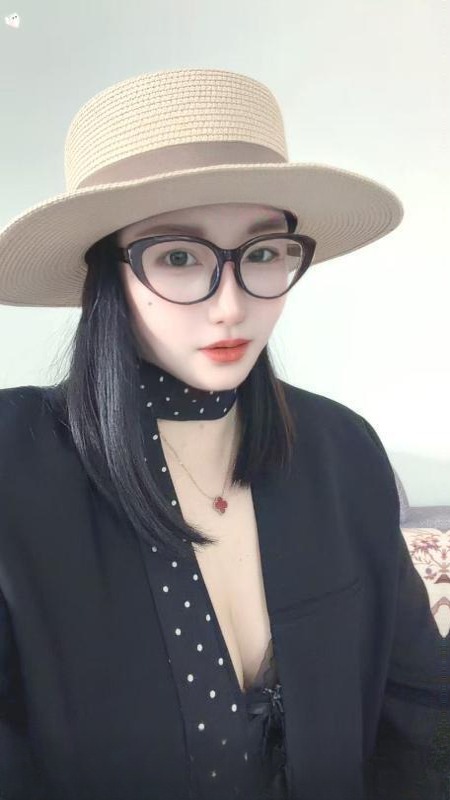 温柔的眼睛姐姐