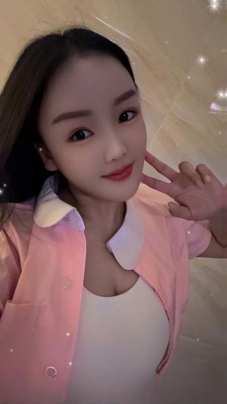 前凸后翘小甜妹