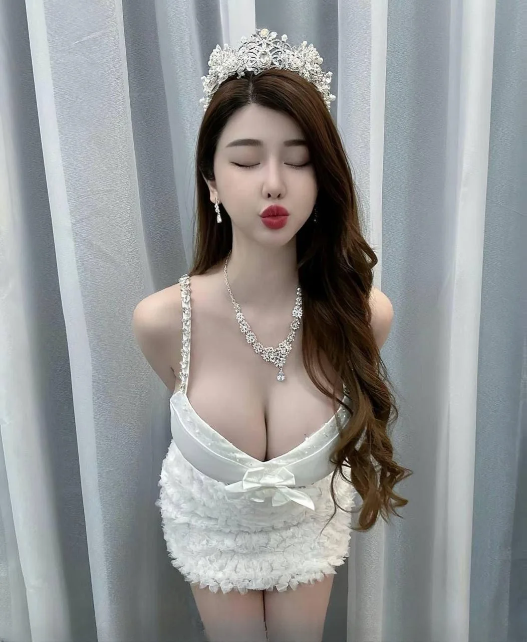 颜值女神特服 图 2