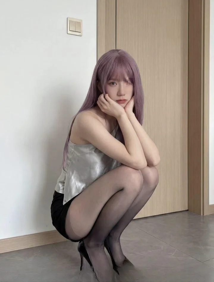 黑丝高挑渴望嫩妹