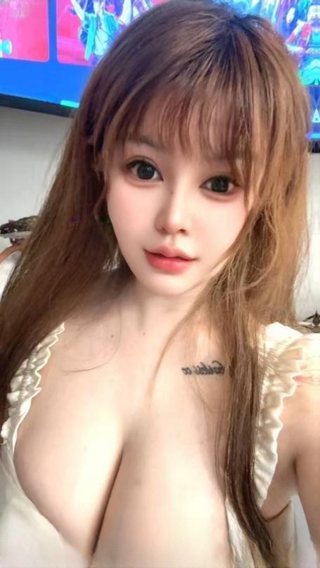 潮喷大胸老师画画 图 2