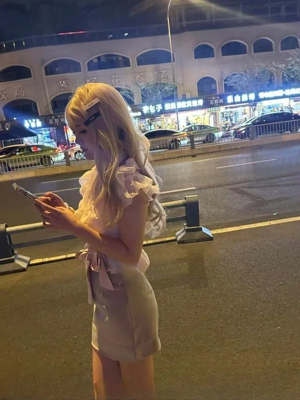 身材控嫩妹花生 图 3